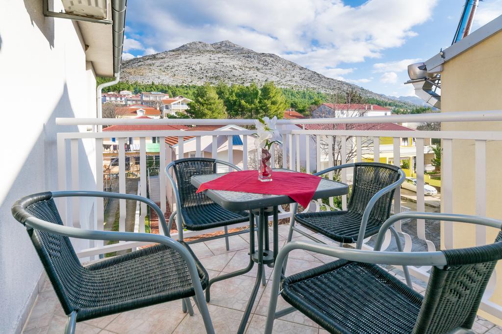 Apartment Nina Starigrad Paklenica Eksteriør bilde